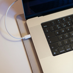 Housse PC Portable 4-en-1 avec Chargeur Sans Fil Intégré - NEVYON